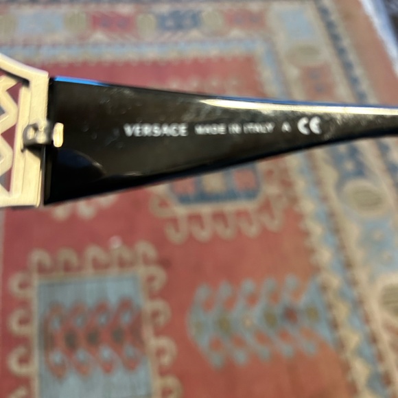 Versace sunglasses from the 2000’s. - Picture 2 of 5